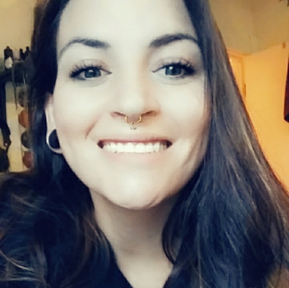 Meet your Posher, Christy - Picture 2 of 2